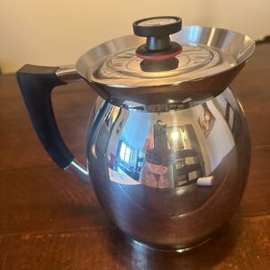 chocolate maker, is brand new, never used, I do not have the box, great addition